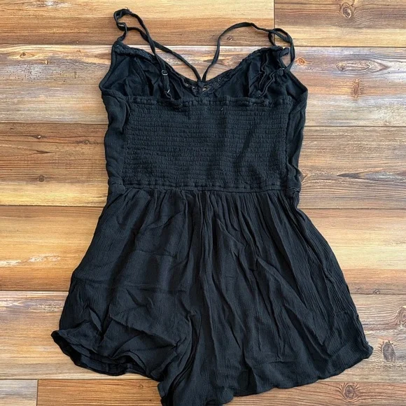 Hollister Black Smocked Back Romper w/adjustable straps Size L - Picture 3 of 3